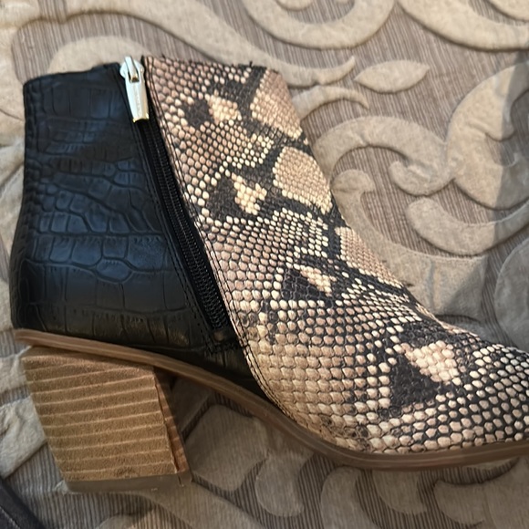 Vince camuto booties 9.5 - Picture 4 of 7